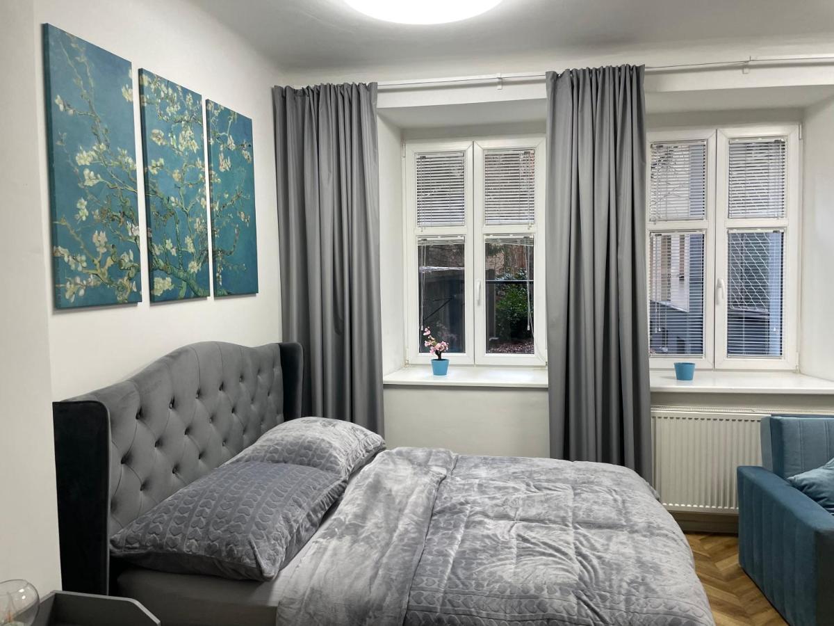 Almond Studio Apartment Bratislava Exteriör bild