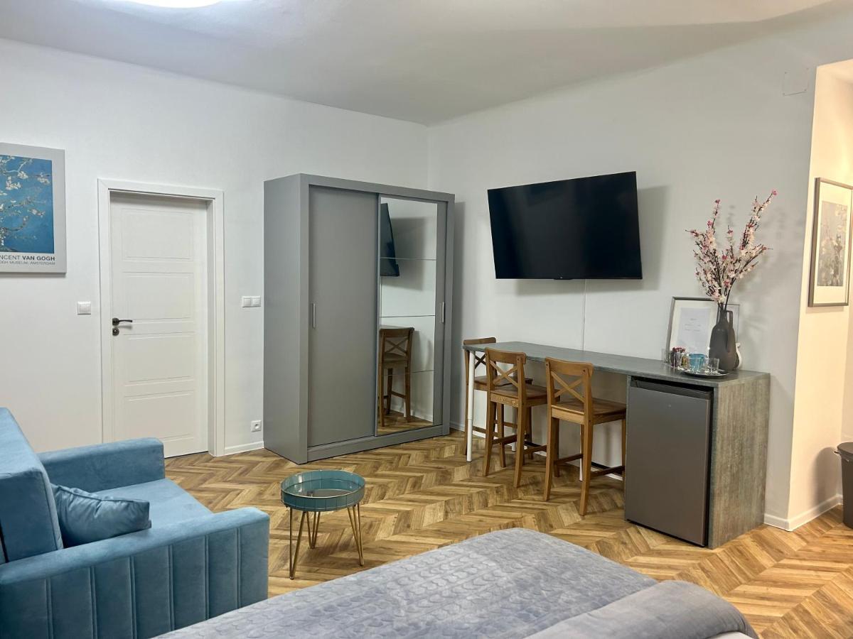 Almond Studio Apartment Bratislava Exteriör bild